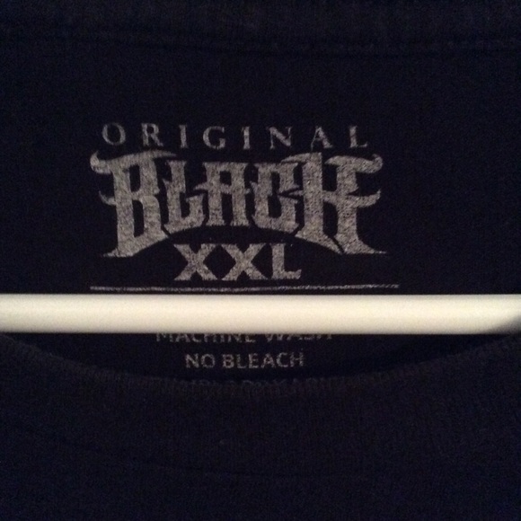 Black brand tee shirt - Picture 2 of 2